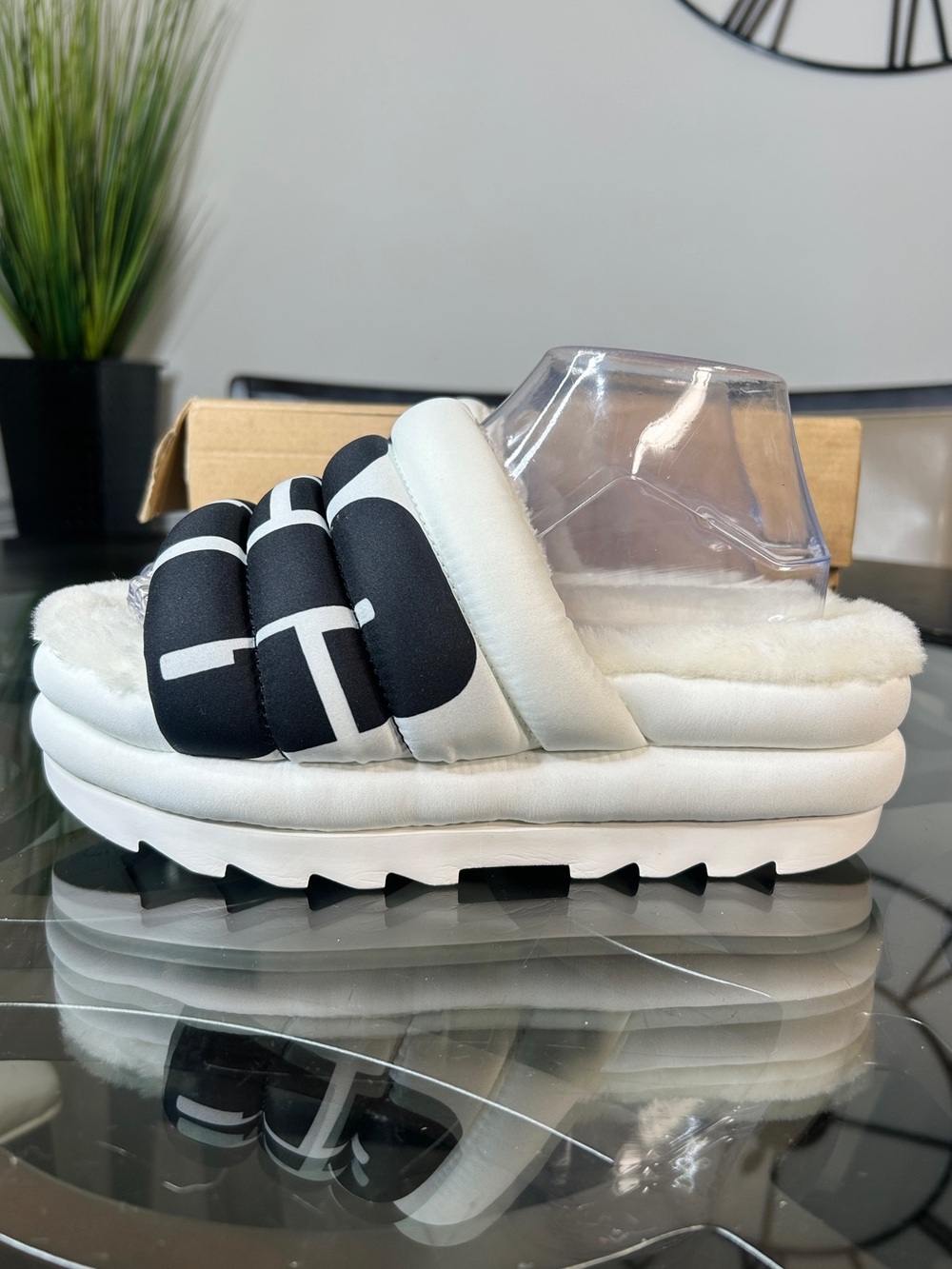 UGG Maxi Slide Logo Puffer Platform Slippers Womens Size 8 White Black